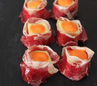 Daditos de patata con jamón bellota